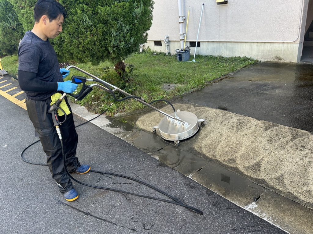 床洗浄、蜘蛛の巣除去